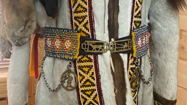 Яркое украшение одежды селькупов - искусно выполненные пояса. Фото: предоставлено пресс-службой губернатора ЯНАО