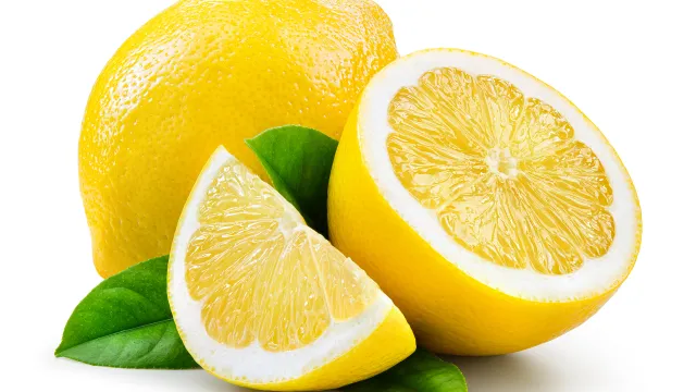 Лимоны полезны для здоровья! Фото: MarcoFood / Shutterstock / Fotodom