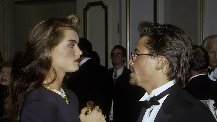 Желіде минет жасайтын жетілген әйелдер Брюнетканың беті спермамен жабылған онлайн